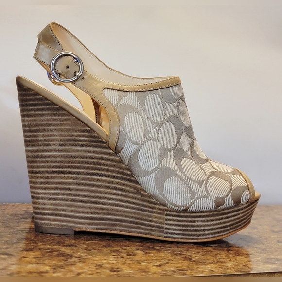 Coach Janet Signature Tan Light Khaki Sand Wedge Sandals A8186 Size 7.5 Women's - Picture 2 of 8